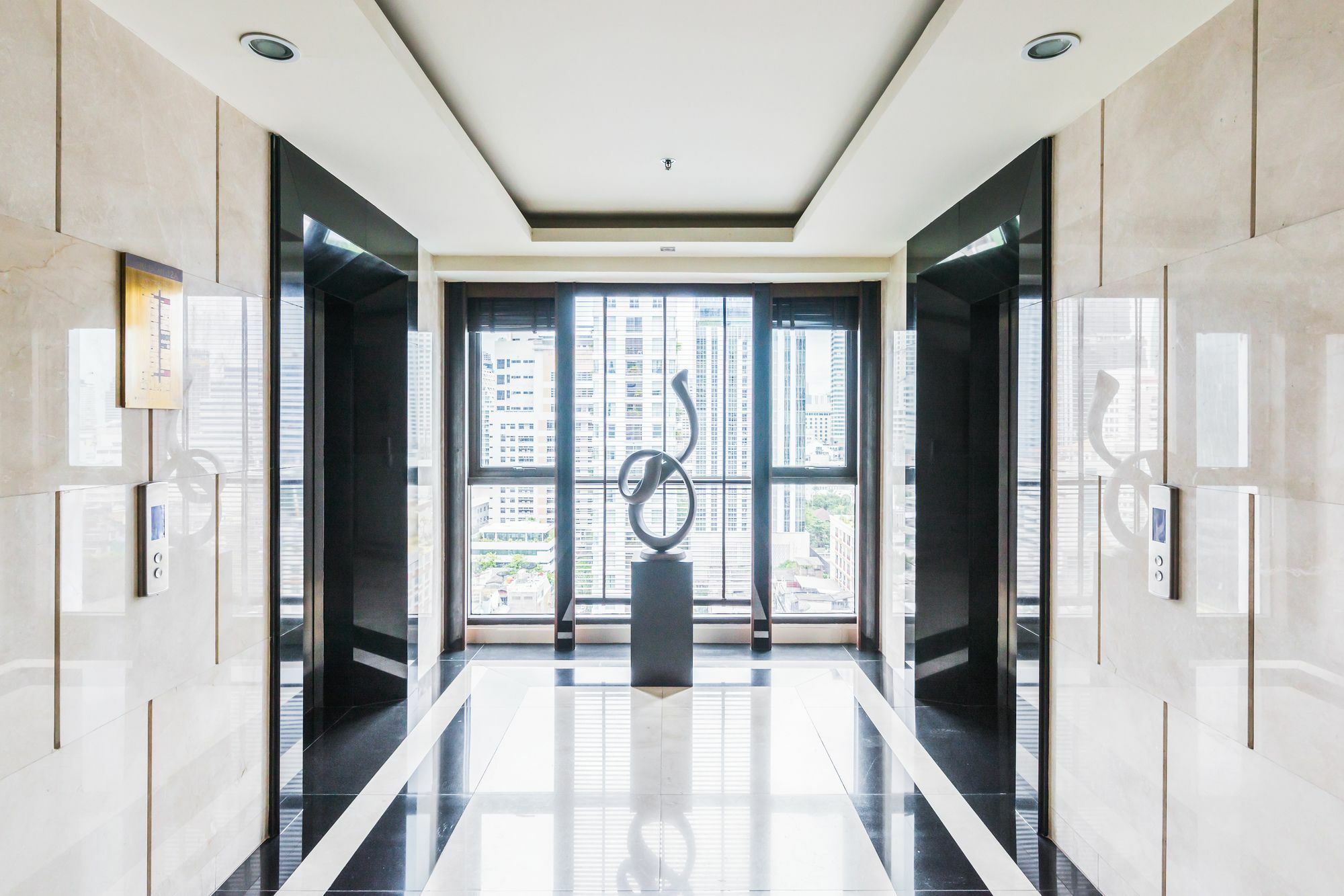 The Address Sathorn By Favstay 曼谷 外观 照片