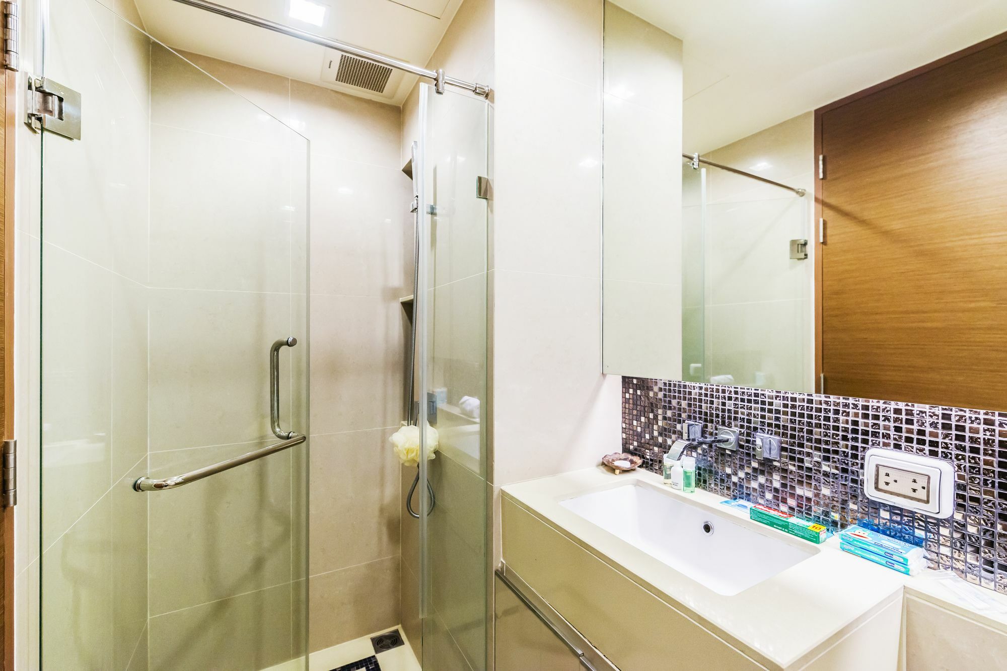 The Address Sathorn By Favstay 曼谷 外观 照片